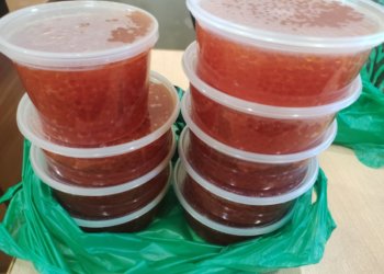 Лопнет или окрасит воду: Роспотребнадзор раскрыл простой способ проверки красной икры