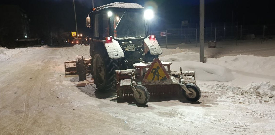 Коммунальщики убрали более 20 тысяч кубометров снега с улиц Новосибирска за сутки
