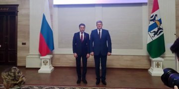 «Сибирь — основа и опора государства»: губернатор вручил государственную награду главе горсовета Дмитрию Асанцеву