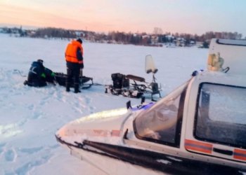 Мотособака сломалась в 500 метрах от берега: спасатели эвакуировали двух новосибирцев с водохранилища