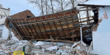 Прокуратура начала проверку после обрушения спортшколы в Новосибирской области