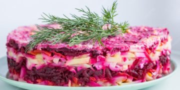 Продуктовый набор для салата «Сельдь под шубой» подорожал на 15% в Новосибирске