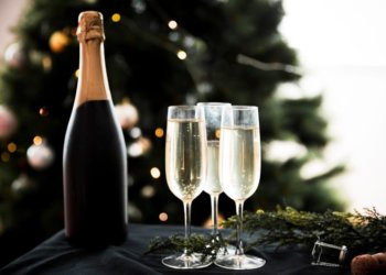 Какое шампанское поставить на новогодний стол? В Роскачестве назвали лучшие игристые вина России