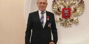 Слесарь завода НЗХК получил в Кремле высокую государственную награду