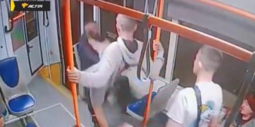 «Будет сидеть! Я сказал!»: В Новосибирске громкое дело о нападении подростка на пассажира трамвая получило неожиданное продолжение