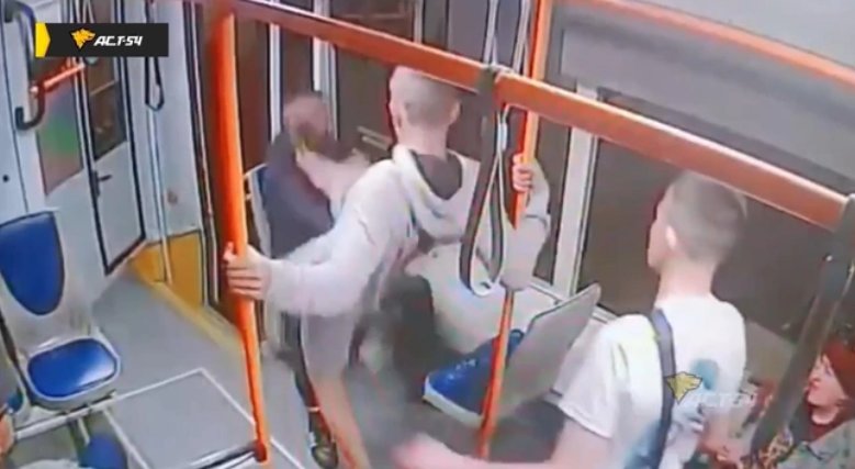 «Будет сидеть! Я сказал!»: В Новосибирске громкое дело о нападении подростка на пассажира трамвая получило неожиданное продолжение