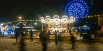 600-метровый каток открылся на Михайловской набережной Новосибирска