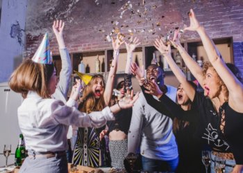 Юрист: шумное празднование Нового года грозит штрафом