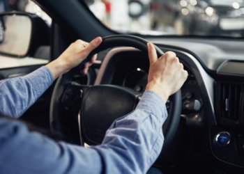 Автовладельцы Новосибирска обратились к президенту и губернатору из-за повышения стоимости ОСАГО