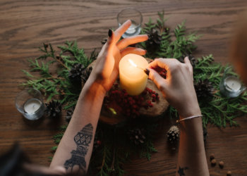 От воска до валенка: как гадали на Рождество на Руси и какие обряды дошли до наших дней