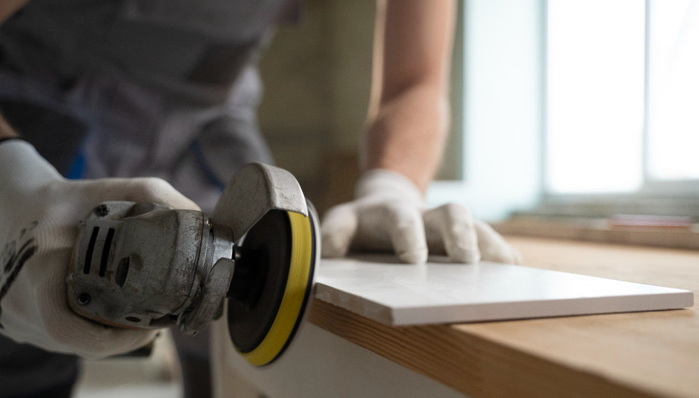 Забрал предоплату и не сделал ремонт: суд наказал мошенника-строителя из Куйбышева