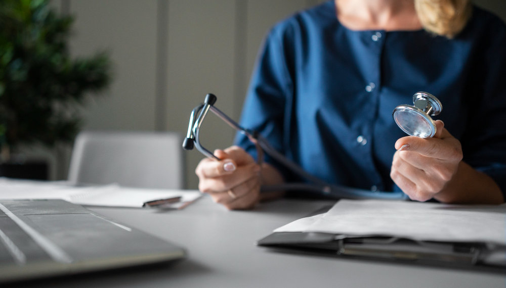 Жители Новосибирской области получили новые бесплатные услуги по ОМС