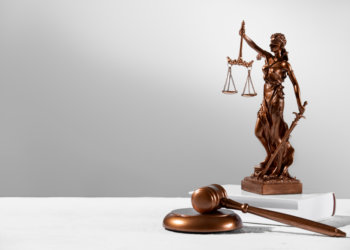 Штраф до миллиона, а то и тюрьма: какая ответственность грозит владельцу рухнувшего ТЦ в Новосибирске