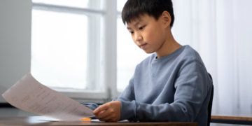 Что ждет детей мигрантов в школах? С 28 февраля начнет работать новая система контроля