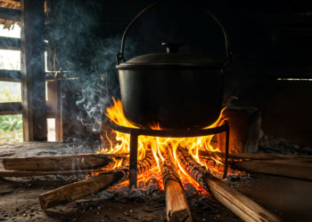 Житель Карасука получил 3,5 года колонии за варку наркотиков во дворе своего дома