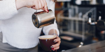 Латте по цене иномарки и шуба за 211 тысяч: на что тратились новосибирцы в праздники