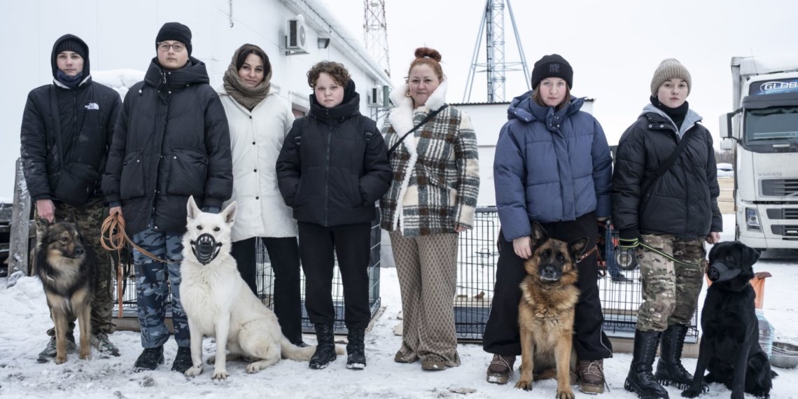 Второй патруль служебных собак из Новосибирска отправился в зону СВО