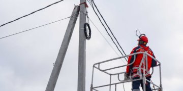 В 2025 году «Россети Новосибирск» зафиксировали самовольные подвесы ВОЛС  на 35 тысячах опор ЛЭП