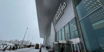 Массовые задержки в Толмачево: рейсы из Пхукета, Москвы и Кызыла опаздывают на часы