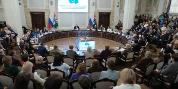 Андрей Травников поставил новые задачи в сфере соцподдержки на 2026 год