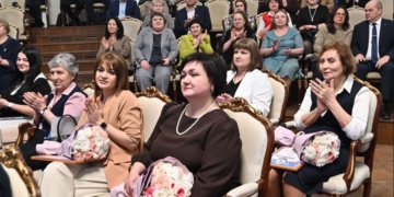 Андрей Травников наградил победителей конкурса «Сельский учитель Новосибирской области и Беловодского района ЛНР»