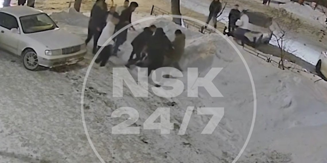 В центре Новосибирска снова произошла массовая драка