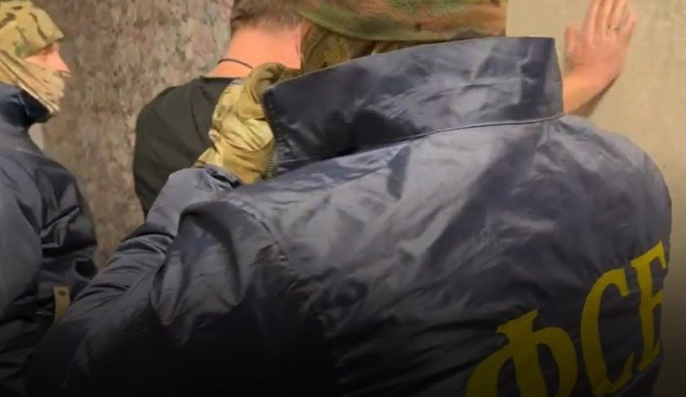 Сотрудников налоговой инспекции в Новосибирске задержали за получение крупных взяток