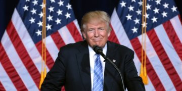 Трамп пообещал уничтожить целую страну в ответ на угрозу своей безопасности