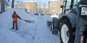 Снег с крыш: контроль за уборкой усилили власти в Новосибирске