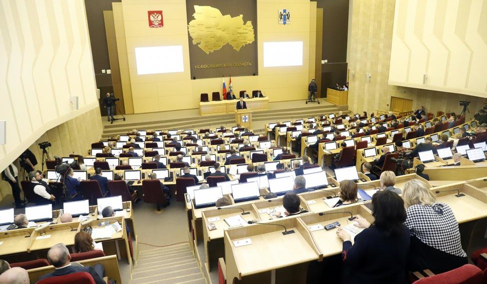 Депутаты единогласно утвердили отчёт Андрея Травникова о работе правительства за 2025 год