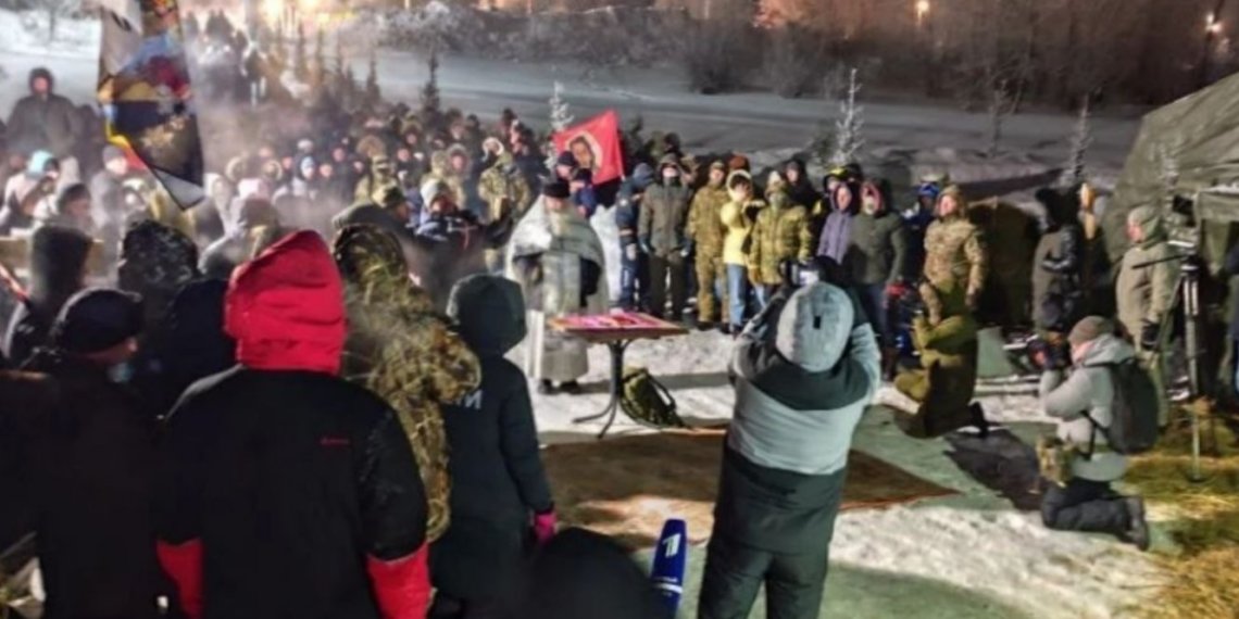 Крещение: в Новосибирске начались массовые омовения