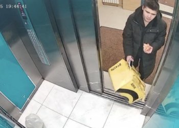 «Хотел передать консьержу»: курьер «Яндекс Еды» в Новосибирске объяснил, зачем взял чужой пакет из лифта