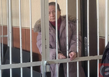 В Новосибирском областном суде обвиняемая в истязаниях чужой девочки выступила с последним словом