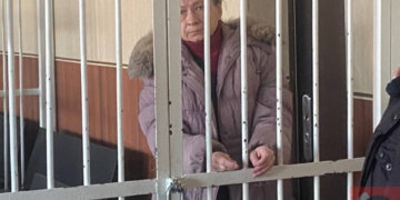 В Новосибирском областном суде обвиняемая в истязаниях чужой девочки выступила с последним словом