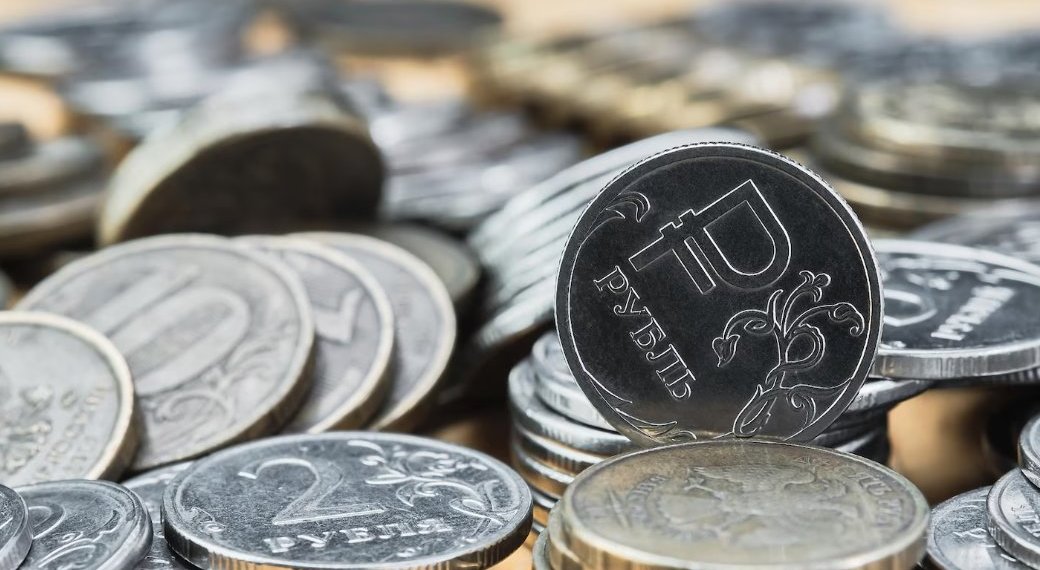 Юрист рассказала, в каких случаях пенсионеру придётся вернуть государству часть выплат