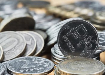 Юрист рассказала, в каких случаях пенсионеру придётся вернуть государству часть выплат