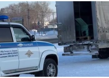 Спецслужбы оцепили брошенный прицеп от фуры в Бердске