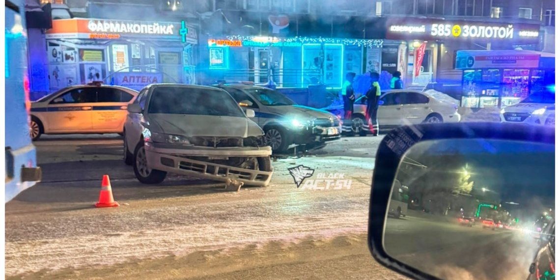 ДТП с легковушкой и машиной ДПС произошла в Новосибирске
