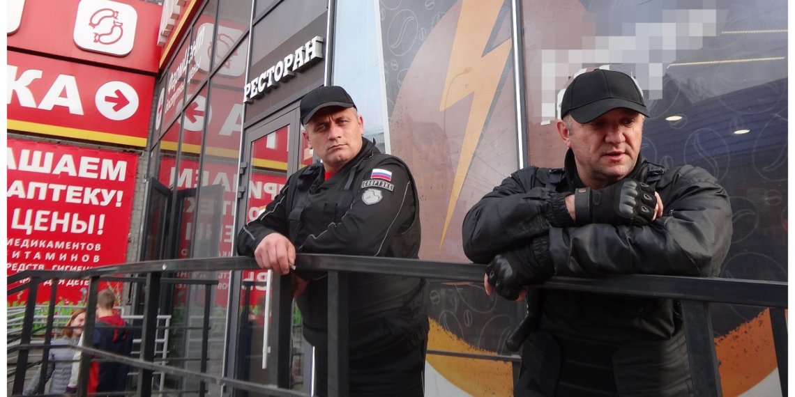 Скандал из-за шаурмы и укушенный бармен: новосибирцы странно переносят морозы