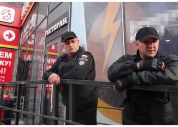 Скандал из-за шаурмы и укушенный бармен: новосибирцы странно переносят морозы