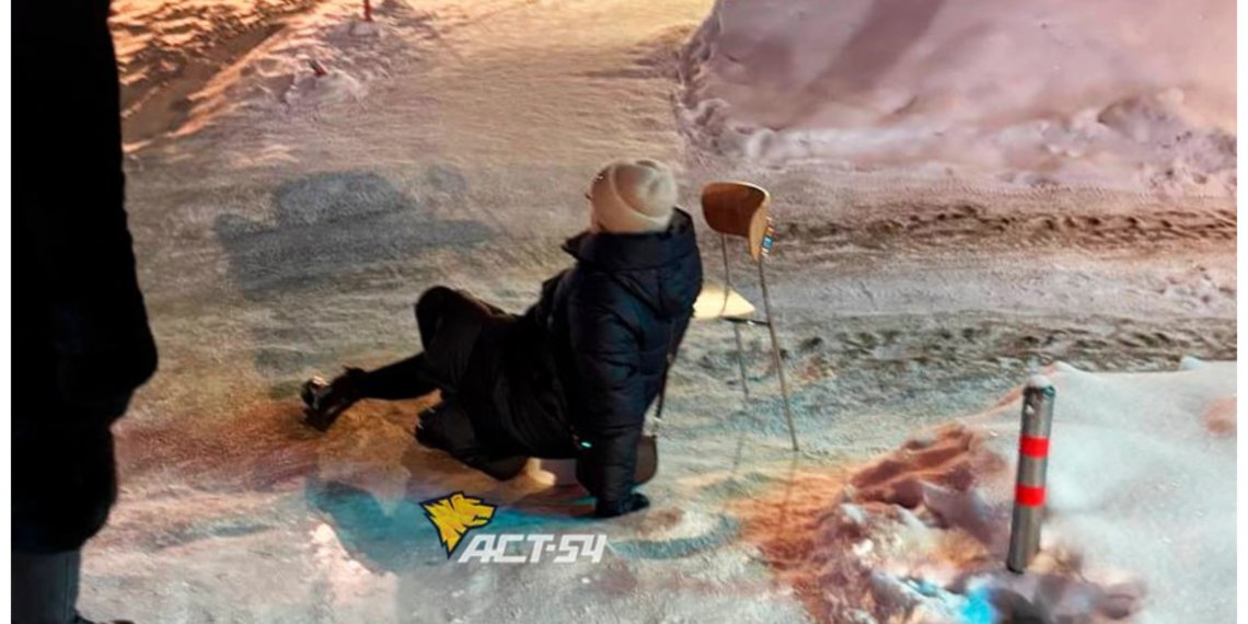 Жительница Новосибирска получила травму из-за обледенелого тротуара