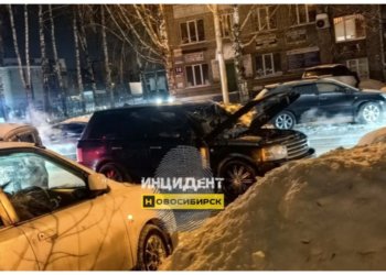 Автомобиль загорелся ночью на левом берегу Новосибирска