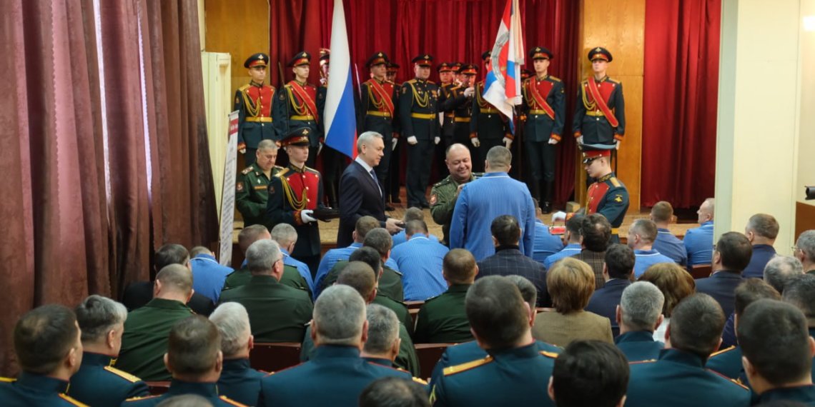 Новосибирский военный госпиталь получил от Путина орден Пирогова и боевое знамя