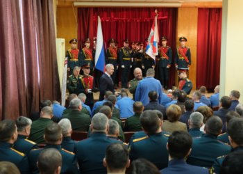 Новосибирский военный госпиталь получил от Путина орден Пирогова и боевое знамя