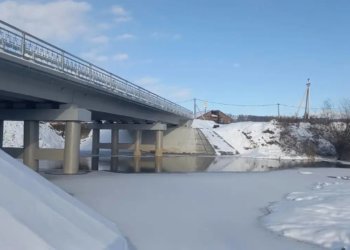 Новый мост появился в страдающей от паводка деревне под Новосибирском