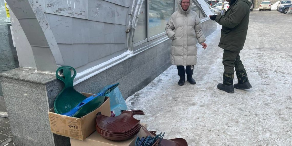 Власти взялись за несанкционированных торговцев ледянками в Новосибирске