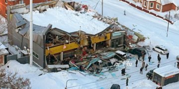 Последнего пострадавшего извлекли из-под завалов ТЦ в Новосибирске