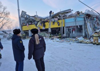 Мэр Новосибирска поручил проверку после обрушения здания из-за снега в Первомайском районе