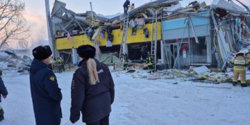 Мэр Новосибирска поручил проверку после обрушения здания из-за снега в Первомайском районе