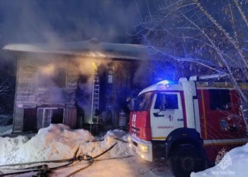 Пожарные спасли 21 человека из горящего дома в Дзержинском районе